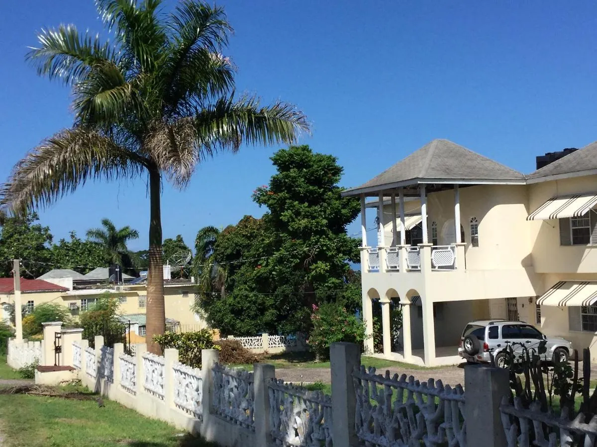 מונטגו ביי Mango Walk Guesthouse