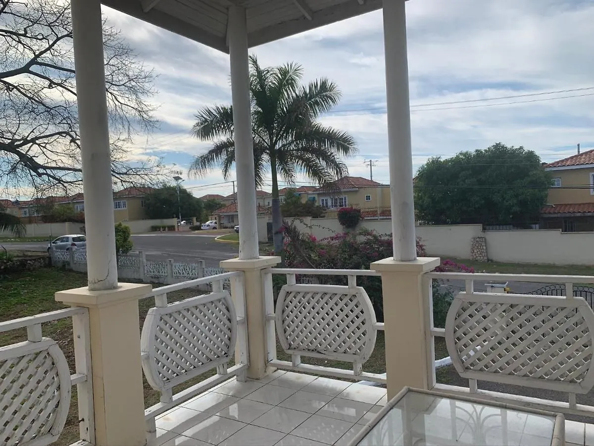 מונטגו ביי Mango Walk Guesthouse ג'מייקה